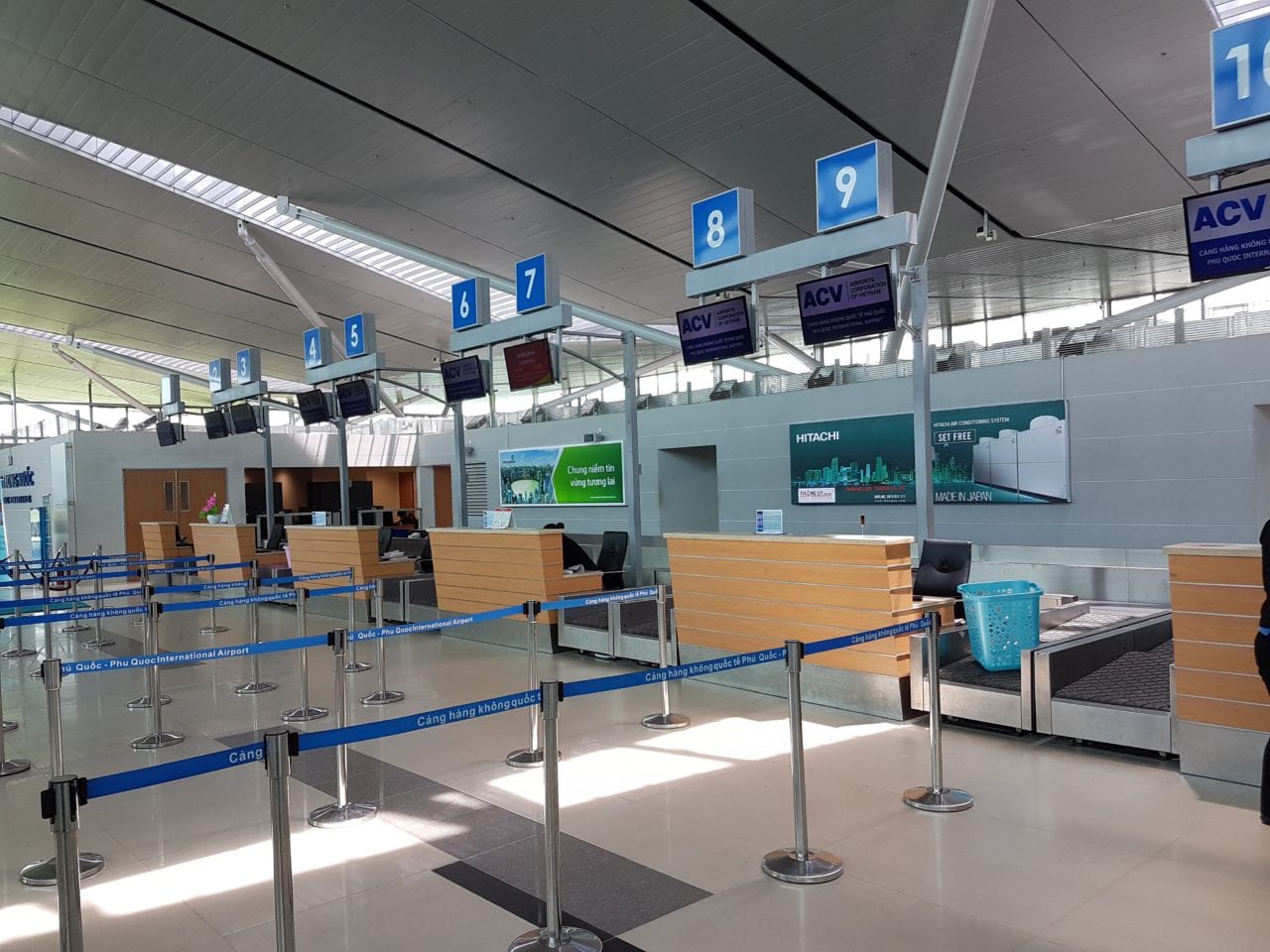 Reception desks Reception desks